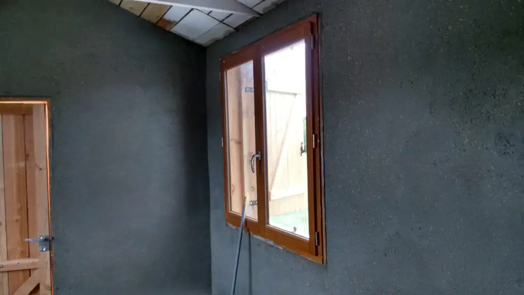 Pictured are the hempcrete walls coated with lime/hemp plaster